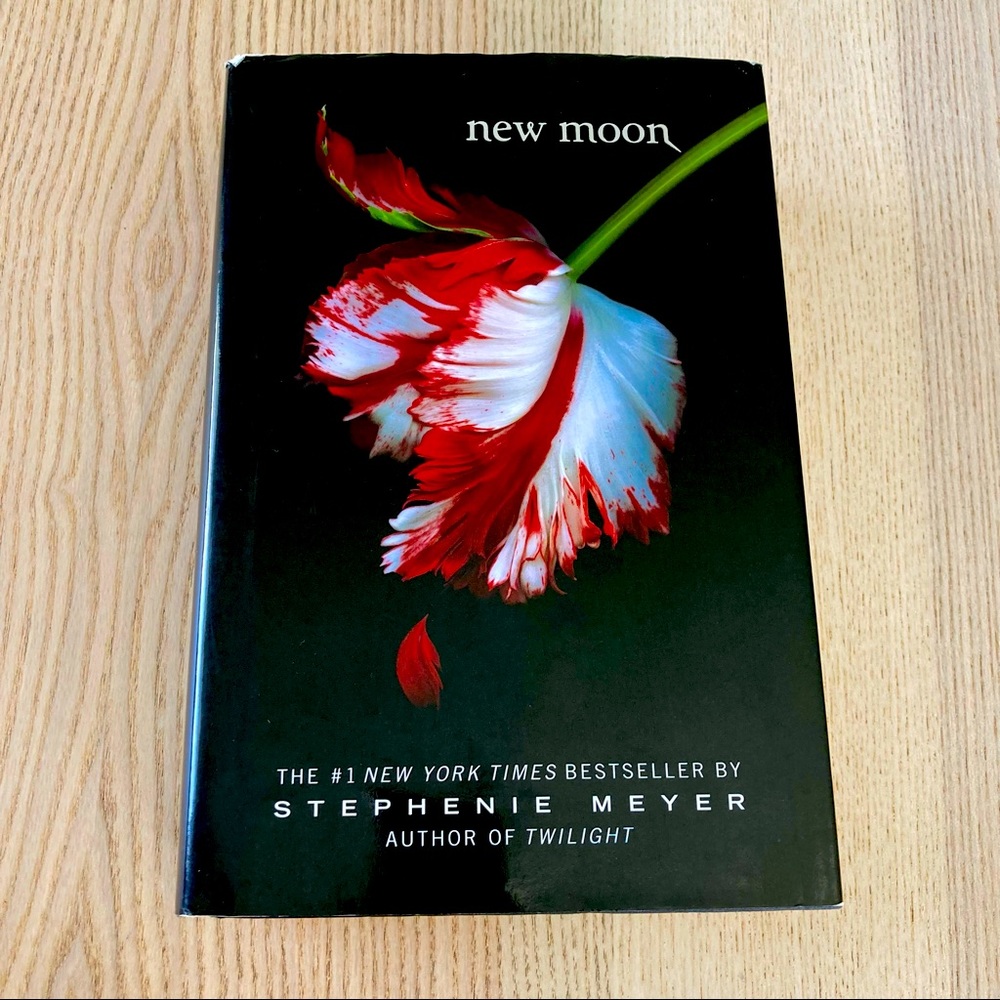 New Moon Twilight Saga Second Book Hard Cover